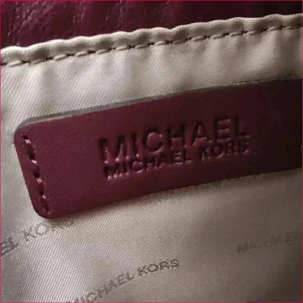 Michael Kors Sloan Medium Swing Pack - Stylish Crossbody Purse - Designer Bag - Picture 7 of 7